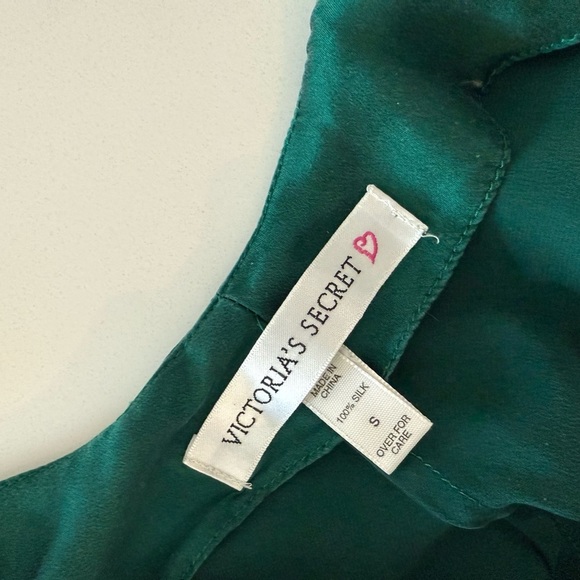 Vintage Victoria's Secret Green Camisole with Gold Embroidery 100% Silk - Picture 5 of 6